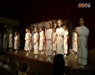 Cskszeredai gyerekek az Oladi iskolban