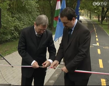 Átadták a Magyar utcai kerékpárutat Átadták a Magyar utcai kerékpárutat