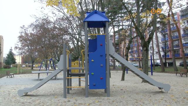 Birtokba vették a gyerekek azt a Bem József utcai játszóteret, ami nemrég újult meg Birtokba vették a gyerekek azt a Bem József utcai játszóteret, ami nemrég újult meg