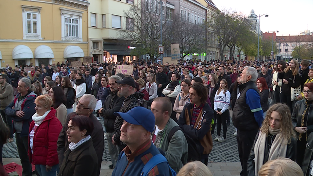 Tanár-diák tüntetés - tegyünk a jövőnkért! - Kommentár nélkül Tanár-diák tüntetés - tegyünk a jövőnkért! - Kommentár nélkül