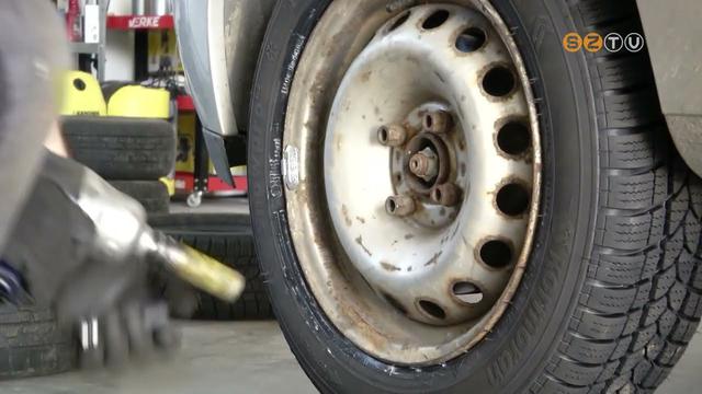 Ha 7 fok alá esik a hőmérséklet, érdemes lecserélni a nyári gumikat télire Ha 7 fok alá esik a hőmérséklet, érdemes lecserélni a nyári gumikat télire