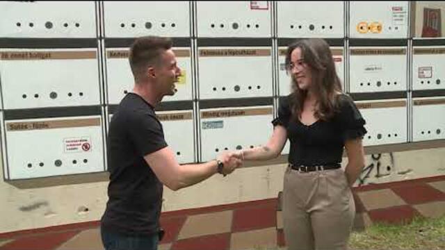 Postaládákkal díszítette Kiss Virág festőművész a Szűrcsapó utcai buszmegálló hátsó falát Postaládákkal díszítette Kiss Virág festőművész a Szűrcsapó utcai buszmegálló hátsó falát