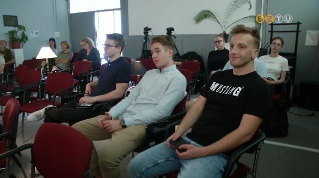 Mindentuds mesi felntteknek