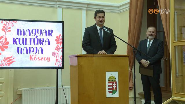 Bemutatták a Kőszegi Várszínház 40 évét összefoglaló könyvet Bemutatták a Kőszegi Várszínház 40 évét összefoglaló könyvet