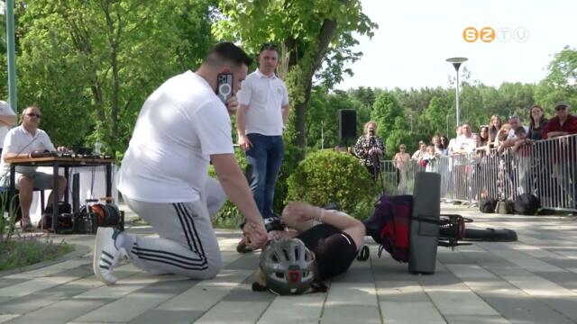 Családi délutánnal ünnepelte 75. születésnapját a mentőszolgálat a Kalandváros előtti téren Családi délutánnal ünnepelte 75. születésnapját a mentőszolgálat a Kalandváros előtti téren