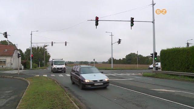 Burkolatmarási munkát végez a Magyar Közút a Rumi út és a 86-os főút kereszteződésében Burkolatmarási munkát végez a Magyar Közút a Rumi út és a 86-os főút kereszteződésében