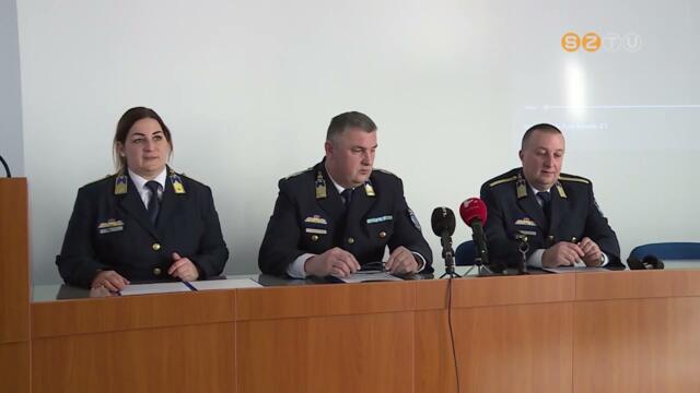 Kilenc piros lámpa alatt és számos záróvonalon hajtott át,civil autóval követték a rendőrök Kilenc piros lámpa alatt és számos záróvonalon hajtott át,civil autóval követték a rendőrök