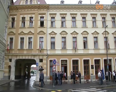 �tadt�k a j�r�si hivatalnak helyet ad� fel�j�tott �p�letet a Holl�n Ern� utc�ban