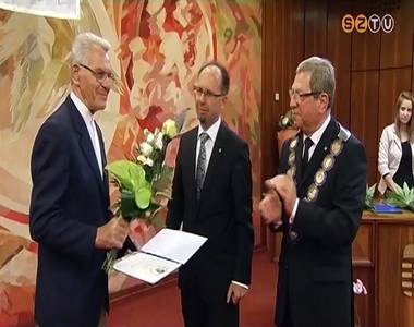 Szociális díjra várnak kitüntetési javaslatokat Szociális díjra várnak kitüntetési javaslatokat