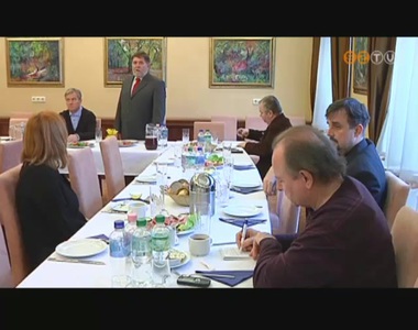 Az �js�g�r�kat k�sz�nt�tte a megyei �nkorm�nyzat