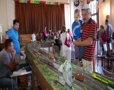 Vas�tmodell ki�ll�t�son j�rtak a kisdi�kok