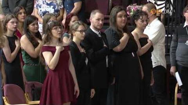 Átvették okleveleiket a végzősök az ELTE Savaria Egyetemi Központ ünnepélyes diplomaosztóján