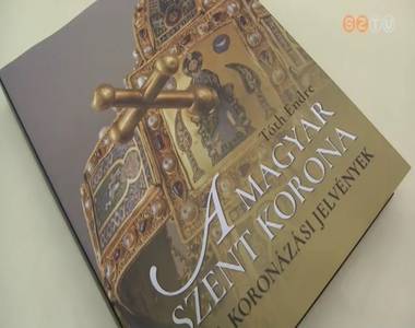 Könyv a Szent Koronáról és a koronázási jelképekről Könyv a Szent Koronáról és a koronázási jelképekről
