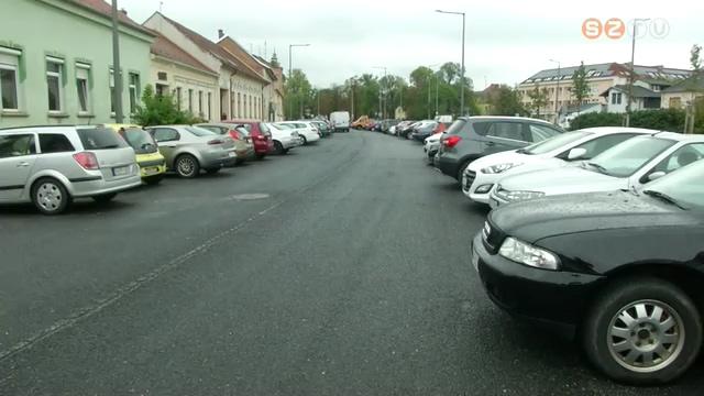 Áldatlan állapotok uralkodnak a 11-es Huszár úti ingyenes parkolóban Áldatlan állapotok uralkodnak a 11-es Huszár úti ingyenes parkolóban