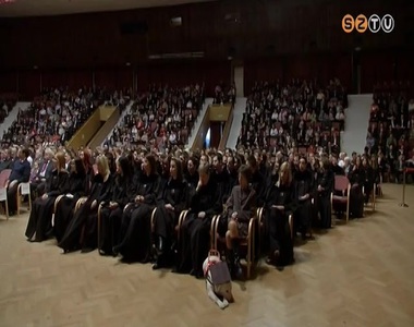Diplomaoszt�t tartott a Savaria Egyetemi K�zpont