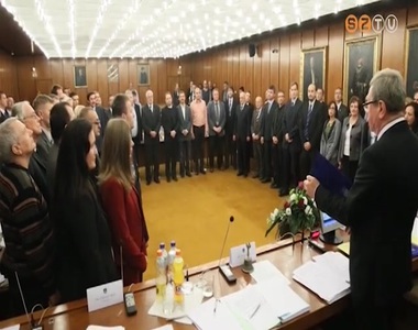 A ciklus els� k�zgy�l�s�t �rt�kelt�k a p�rtok