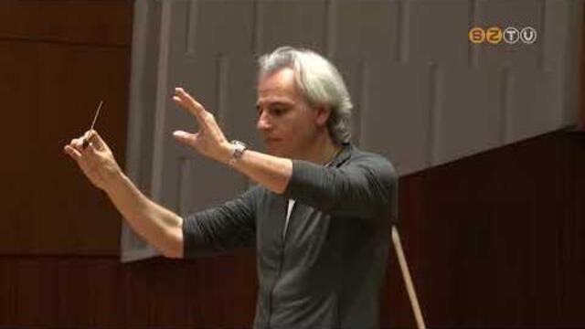 K&uuml;l&ouml;nleges est&eacute;re v&aacute;rja a k&ouml;z&ouml;ns&eacute;get a Savaria Szimfonikus Zenekar p&eacute;nteken