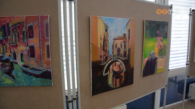 SZÍNLÁZ címmel kiállítás nyílt Orbán Péter festményeiből az AGORA galériáján SZÍNLÁZ címmel kiállítás nyílt Orbán Péter festményeiből az AGORA galériáján