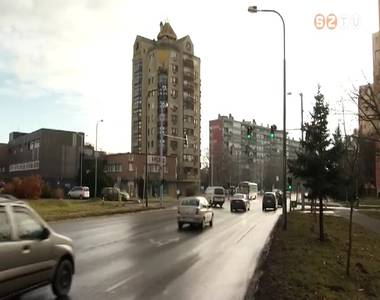 �tlagosan 8-10 sz�zal�kkal n�vekedik a k�telez� biztos�t�sok �ra