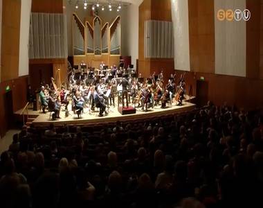 Hangos l�t�s, sz�nes hall�s Muszorgszkij zen�j�vel