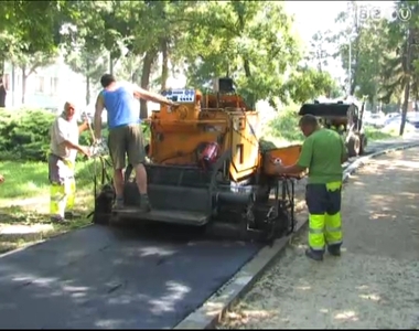 M�r aszfaltozz�k a Perint-parti ker�kp�rutat