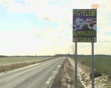 Figyelemfelhívó táblák az utak mentén Figyelemfelhívó táblák az utak mentén