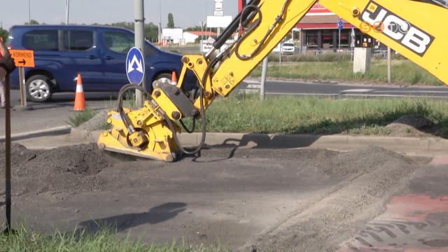 Elvégezték a Zanati úti körforgalom burkolatjavítási munkáit Elvégezték a Zanati úti körforgalom burkolatjavítási munkáit