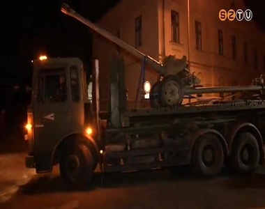 Egy ágyúval bővült a katonatörténeti kiállítás az Aréna utcában Egy ágyúval bővült a katonatörténeti kiállítás az Aréna utcában