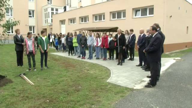 Mintegy 300 milli� forintb�l �jult meg a Neumann-iskola