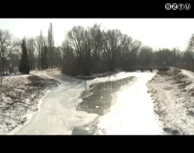 Megnőtt a jég vastagsága és több helyen a víz a jég felett folyik a Gyöngyösön Megnőtt a jég vastagsága és több helyen a víz a jég felett folyik a Gyöngyösön