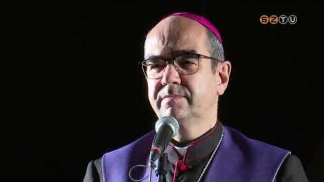 Kora őszi időben kereshették fel szeretteik sírhelyét az emlékezők Mindenszentek és Halottak napján Kora őszi időben kereshették fel szeretteik sírhelyét az emlékezők Mindenszentek és Halottak napján