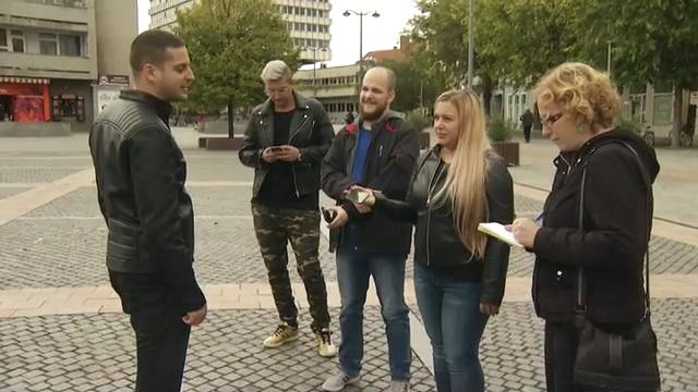 Bal�zsy P�tert b�r�lta sajt�t�j�koztat�j�n Ung�r P�ter