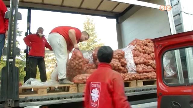 14 tonna burgonyát kaphattak a Vas megyei rászorulók a karitasz jóvoltából 14 tonna burgonyát kaphattak a Vas megyei rászorulók a karitasz jóvoltából