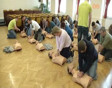 �jra�leszt�st tanultak az ad�- �s v�mhivatal dolgoz�i