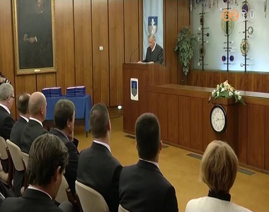 �nnepi k�zgy�l�sen eml�keztek a k�pvisel�k