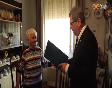 Sz�pkor�t k�sz�nt�tt Szombathely polg�rmestere