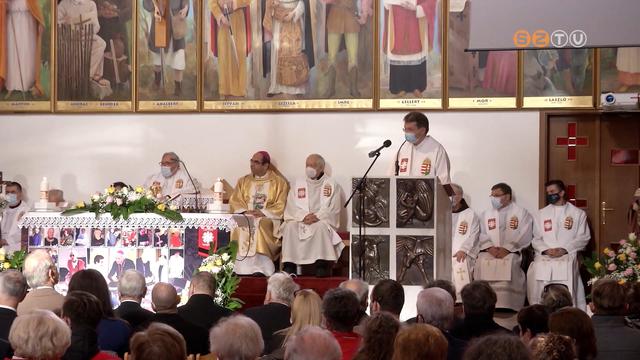 Kitüntette legjobbjait az egyházmegyei karitász a Szent Erzsébet-ünnepen Kitüntette legjobbjait az egyházmegyei karitász a Szent Erzsébet-ünnepen