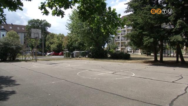 Több mint húszmillió forintból újul meg a streetball pálya a 11-es Huszár úti tömbbelsőben Több mint húszmillió forintból újul meg a streetball pálya a 11-es Huszár úti tömbbelsőben