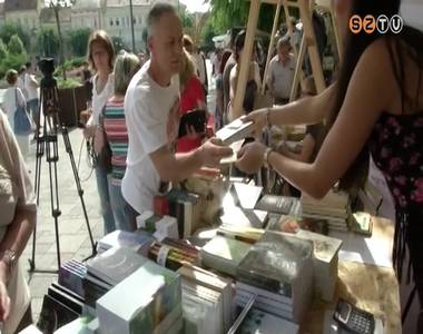 �nnepi K�nyvh�t