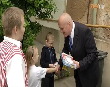 �tmeneti sz�ll�s a bajba ker�lt csal�dnak