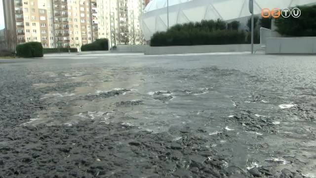 Az �jszakai fagyok miatt t�bb helyen cs�sz�ss� v�ltak a j�rd�k