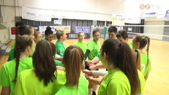 Rajtra k�sz a Hungast-Halad�s n�i extra lig�s r�plabdacsapata