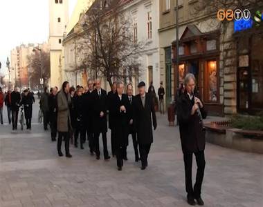Kegyeleti megemlékezést tartottak Szombathely bombázásának 71. évfordulóján Kegyeleti megemlékezést tartottak Szombathely bombázásának 71. évfordulóján