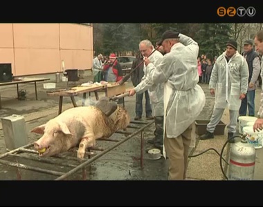 Disznóvágás a Váci-iskola udvarán Disznóvágás a Váci-iskola udvarán