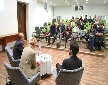 �jabb �regdi�k mes�lt eml�keir�l a Nagy Lajos Gimn�zium di�kjainak