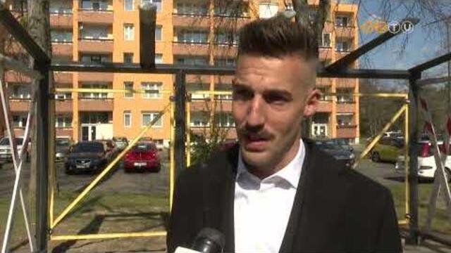 �p�lnek az �j, fedett buszv�r�k Szombathelyen