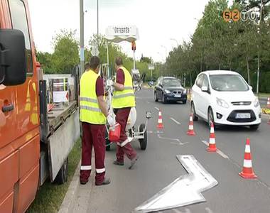 Festik az �tburkolati jeleket