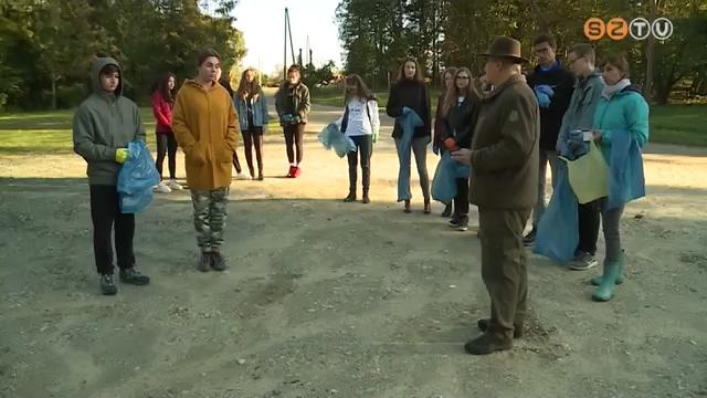 A Parkerdőben szedték a szemetet a Bolyai-iskola diákjai A Parkerdőben szedték a szemetet a Bolyai-iskola diákjai