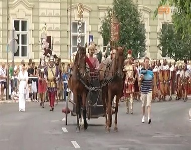 Karnev�lozott a v�ros - A rossz id� ellen�re sokakat vonzott a felvonul�s