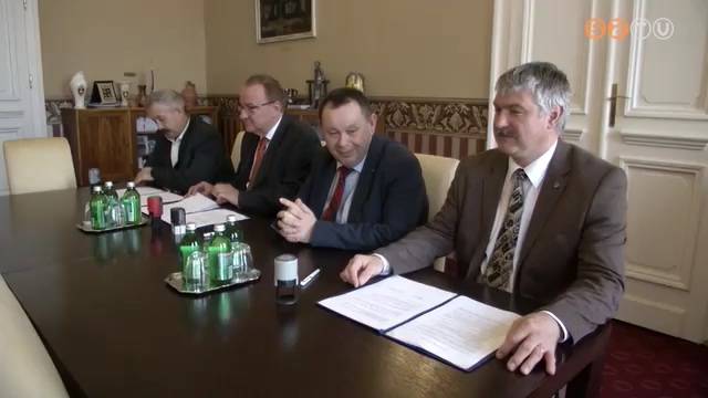 Egy�ttm�k�d�s a megyei  �s a nemzetis�gi �nkorm�nyzatok k�z�tt